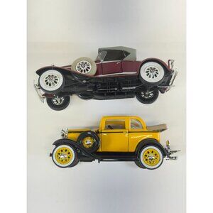 Ford Classic Car 1932 Ford Convertible Sedan 1930 Maroon Packer 1:32 Diecast